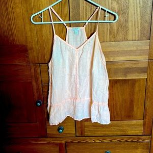 Linen tank with straight lines and ruffle detail